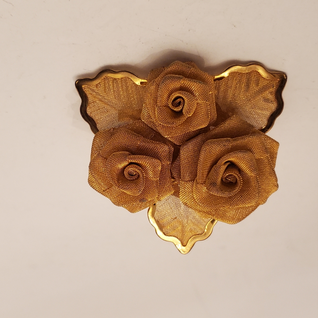 Vintage Gold Plated Mesh Rose Bouquet Brooch Pin - Great Condition 15$